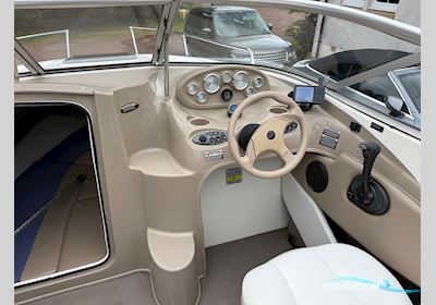 Bayliner 212 Capri Motorboat 2004, with Mercruiser engine, United Kingdom