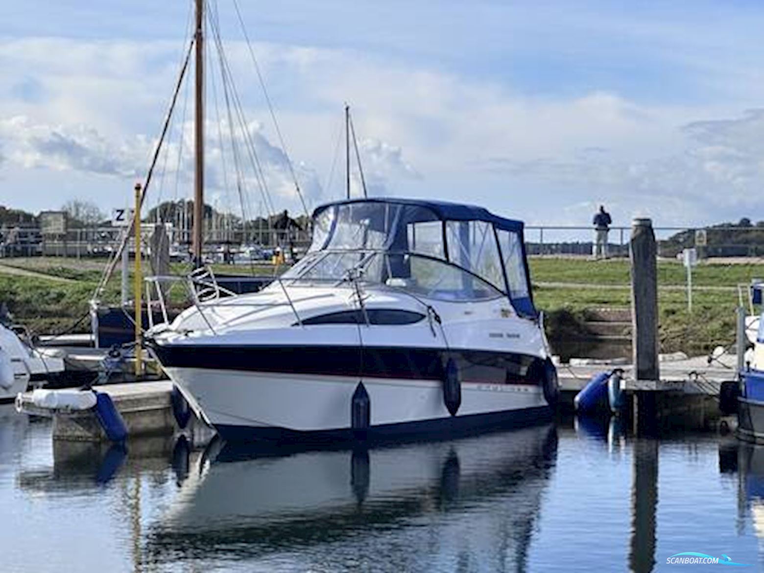 Bayliner 2455 Ciera Motorboat 2002, with Mercruiser MCM 5.0 engine, United Kingdom