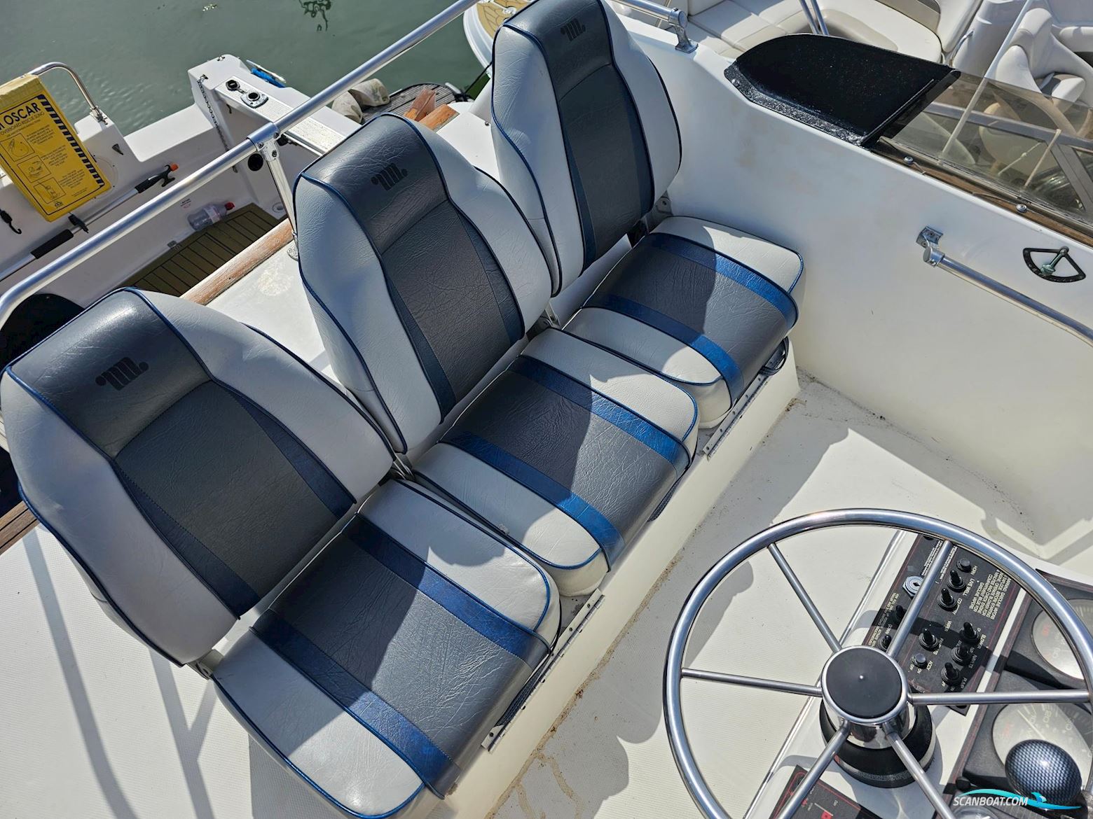 Bayliner 2556 Flybridge