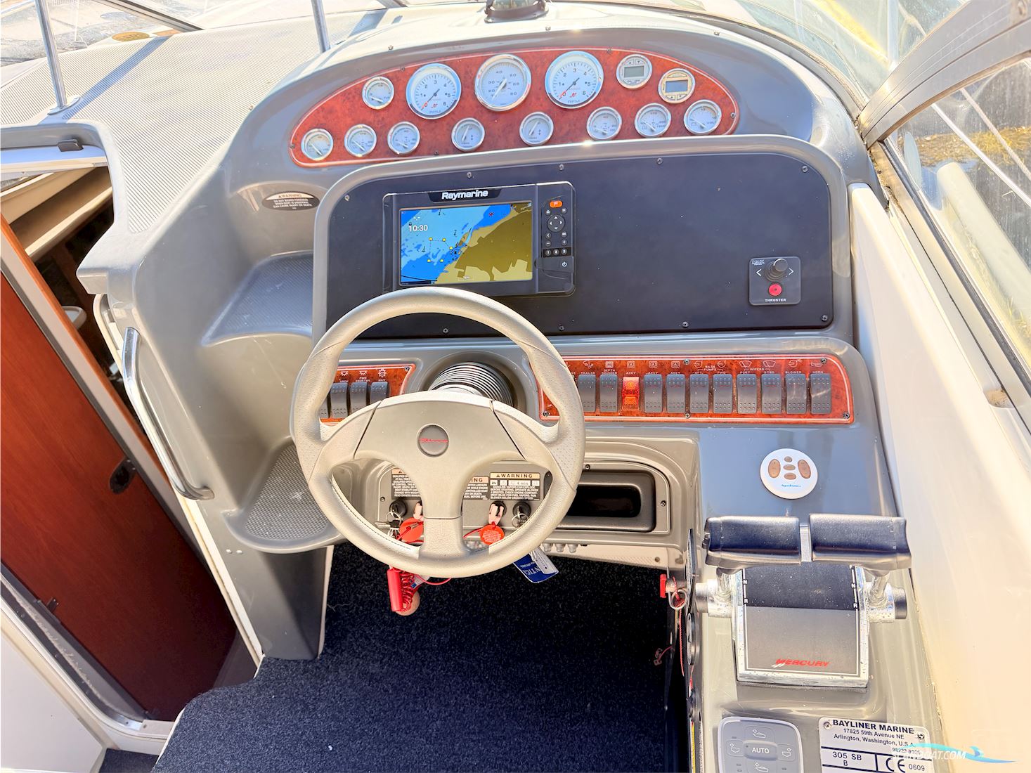 Bayliner 305