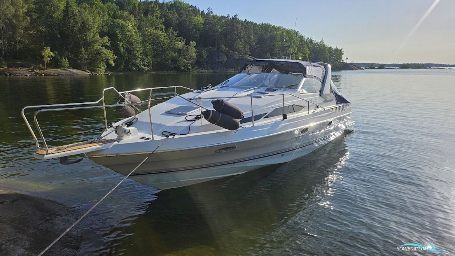 Bayliner 3250 Avanti Sunbridge Motorboat 1988, with Mercruiser engine, Sweden