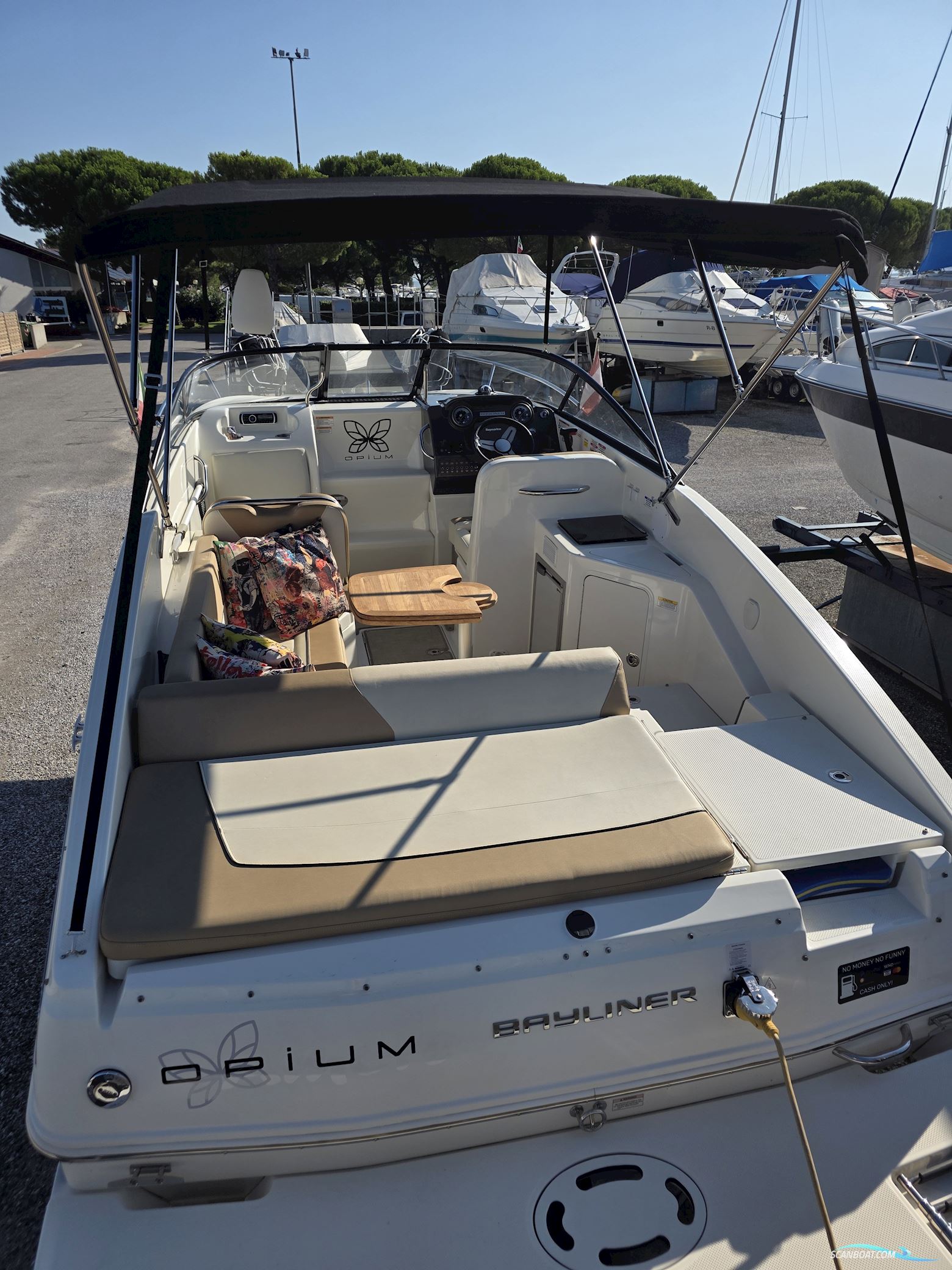 Bayliner 742CU