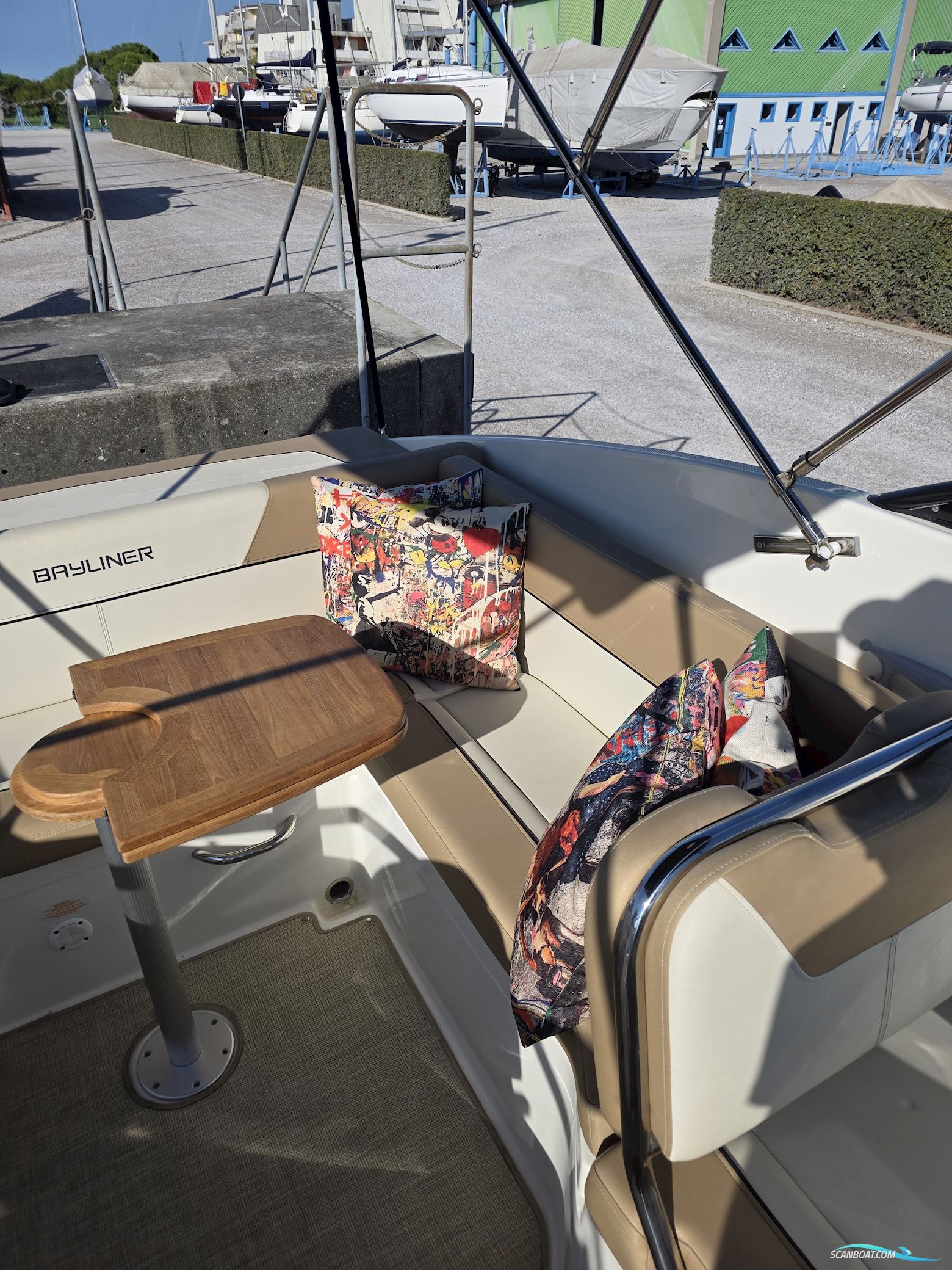 Bayliner 742CU