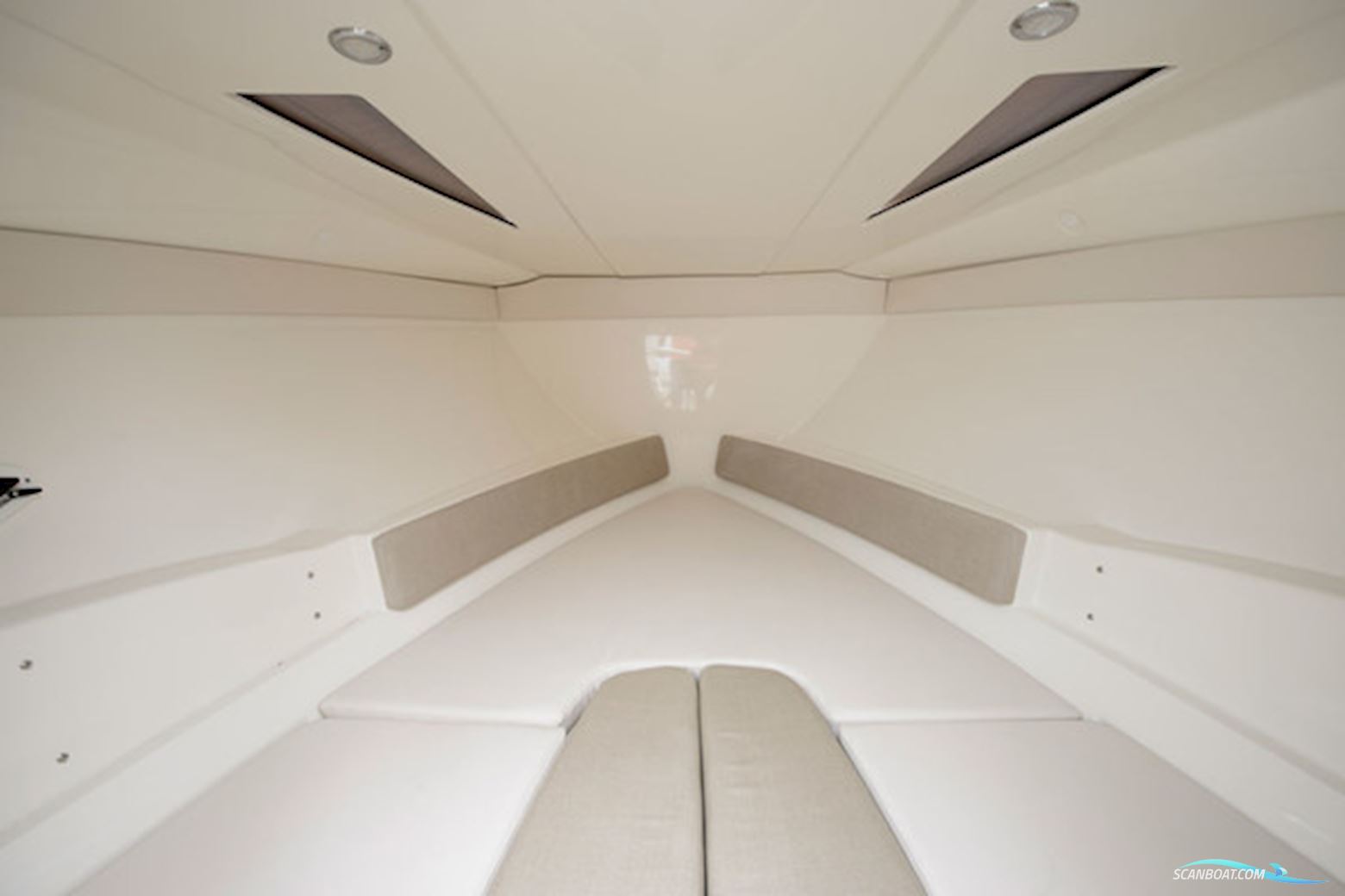 Bayliner 742R Cuddy med MerCruiser sterndrive