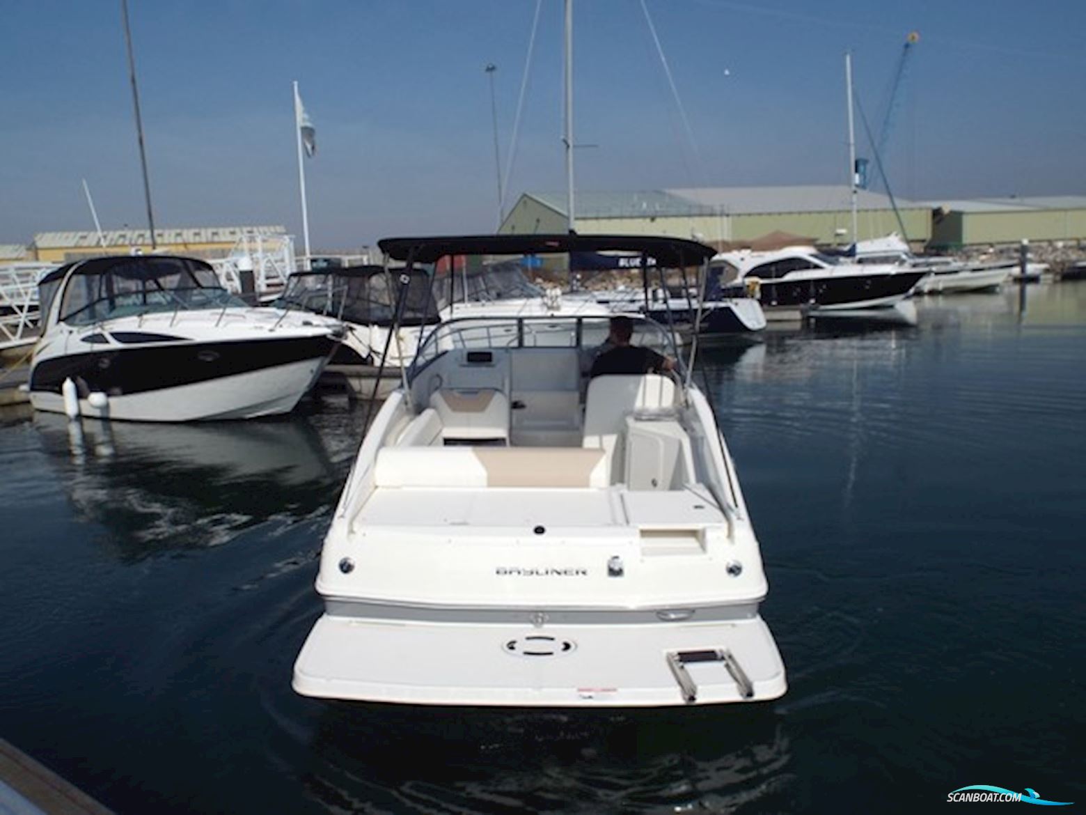 Bayliner 742R Cuddy med MerCruiser sterndrive