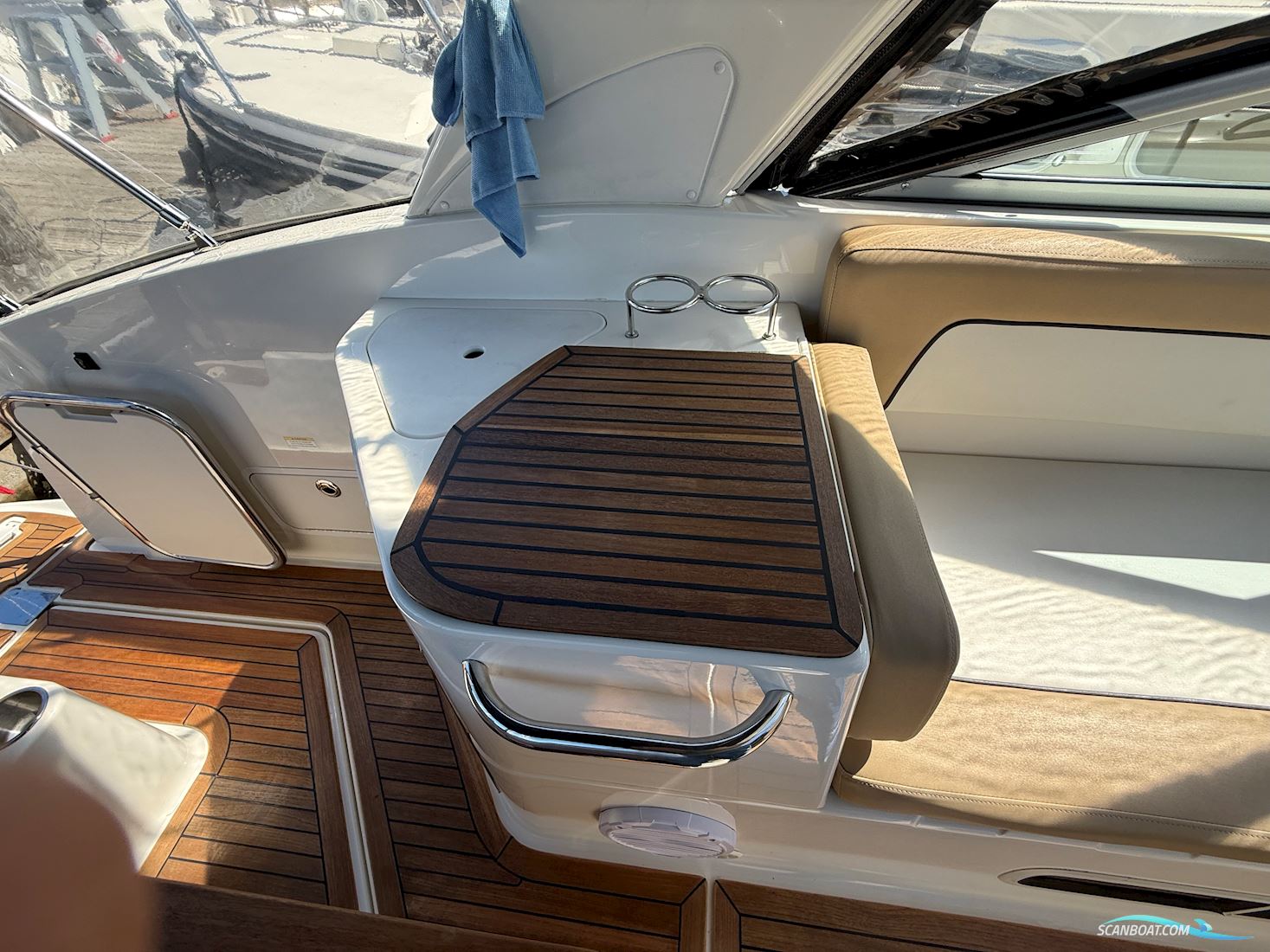 Bayliner 842