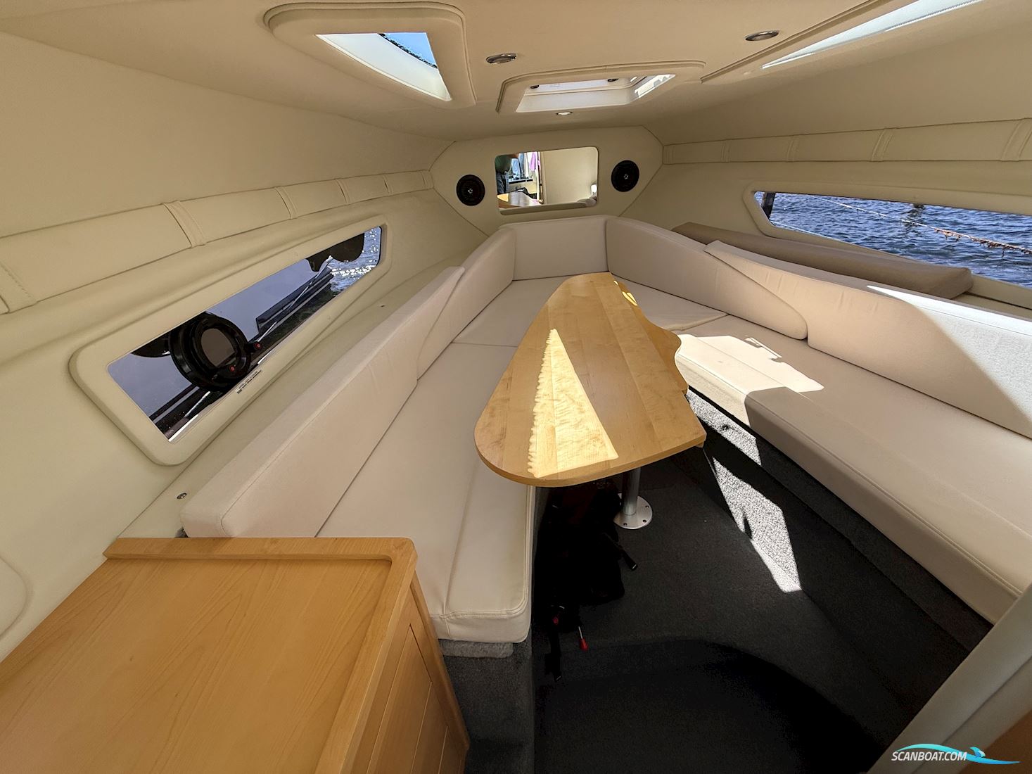 Bayliner 842