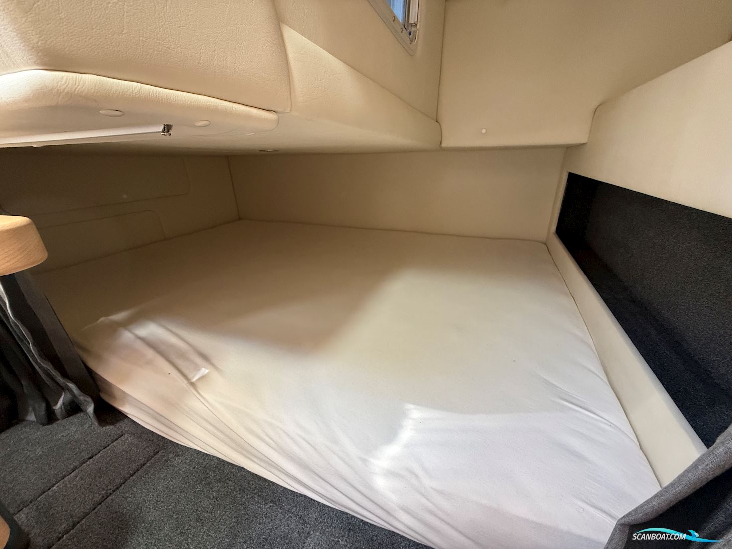 Bayliner 842