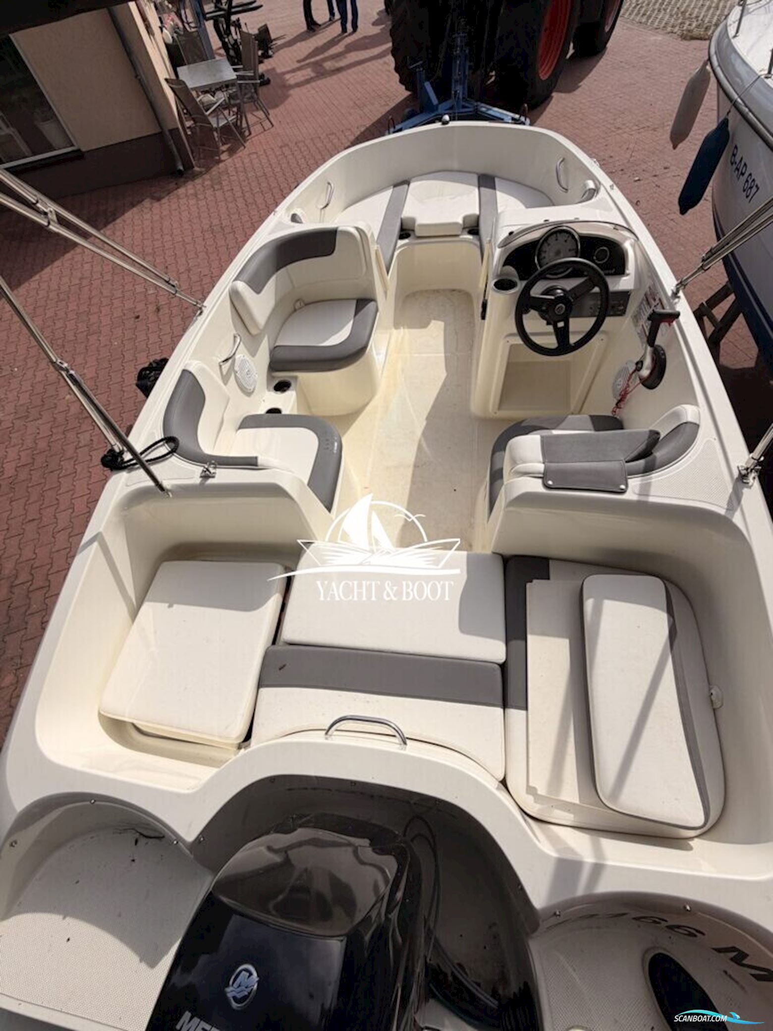 Bayliner e16