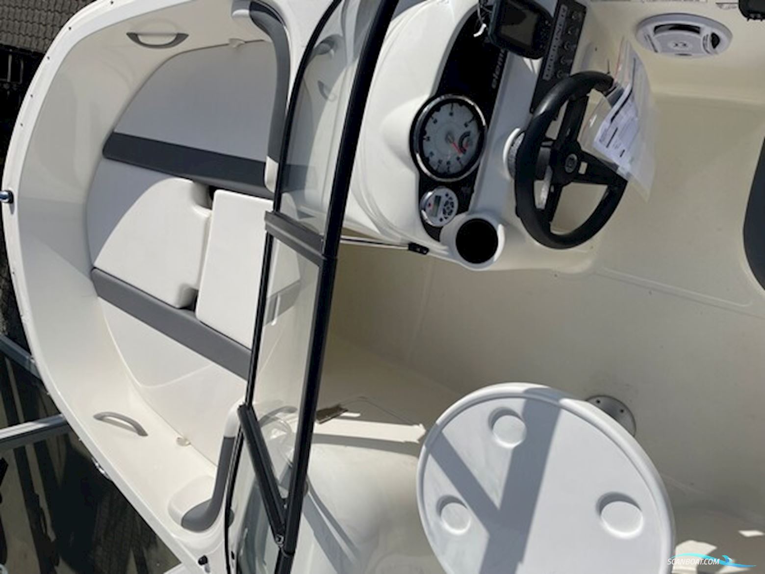 Bayliner E5 Med Mercury F80 Elpt Efi og Brenderup 201300B