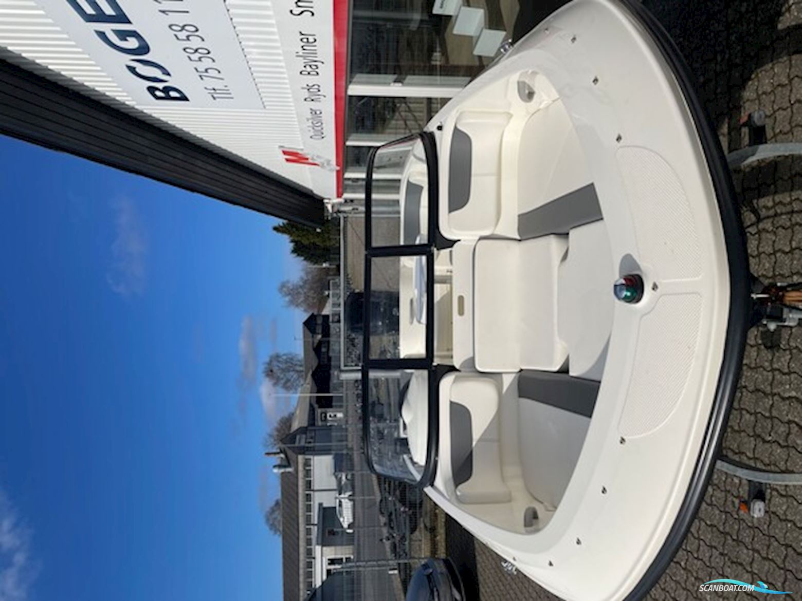 Bayliner E5 Med Mercury F80 Elpt Efi og Brenderup 201300B