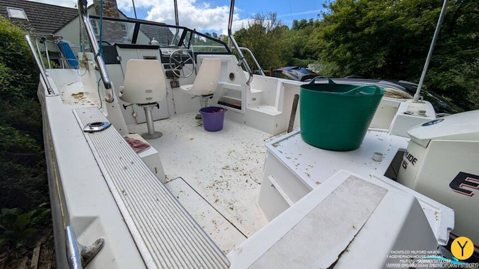 Bayliner Trophy Walkaround 2102
