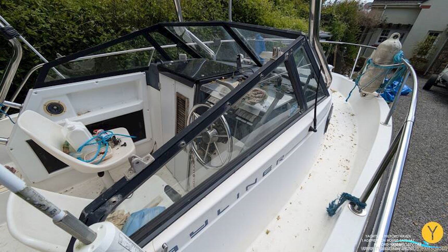 Bayliner Trophy Walkaround 2102