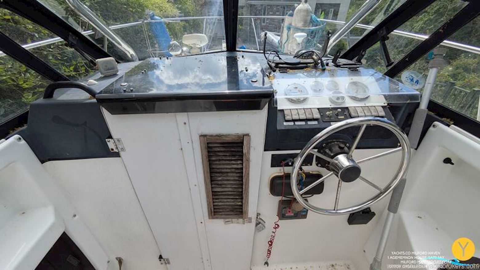 Bayliner Trophy Walkaround 2102