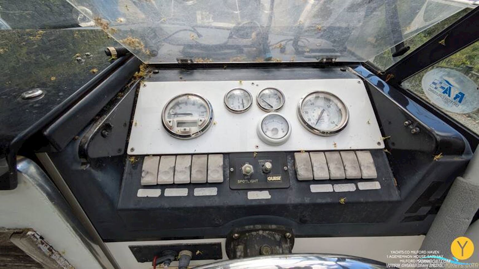 Bayliner Trophy Walkaround 2102