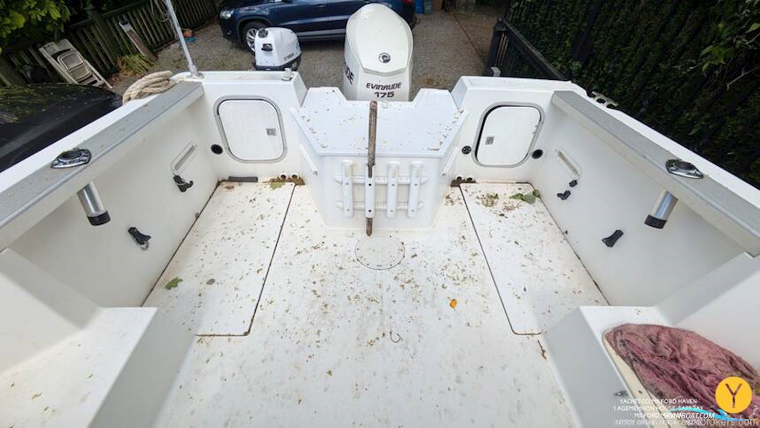 Bayliner Trophy Walkaround 2102