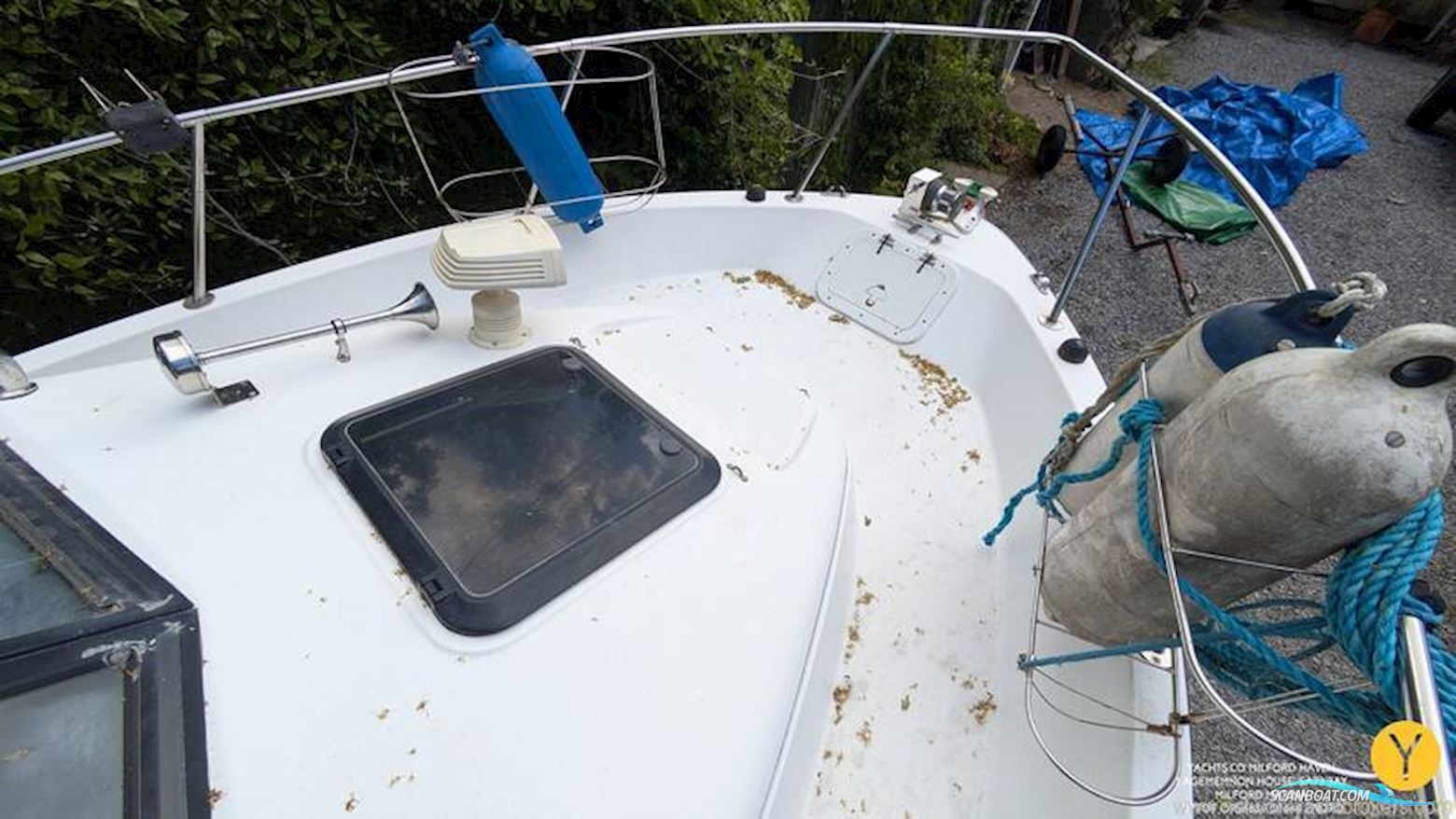 Bayliner Trophy Walkaround 2102