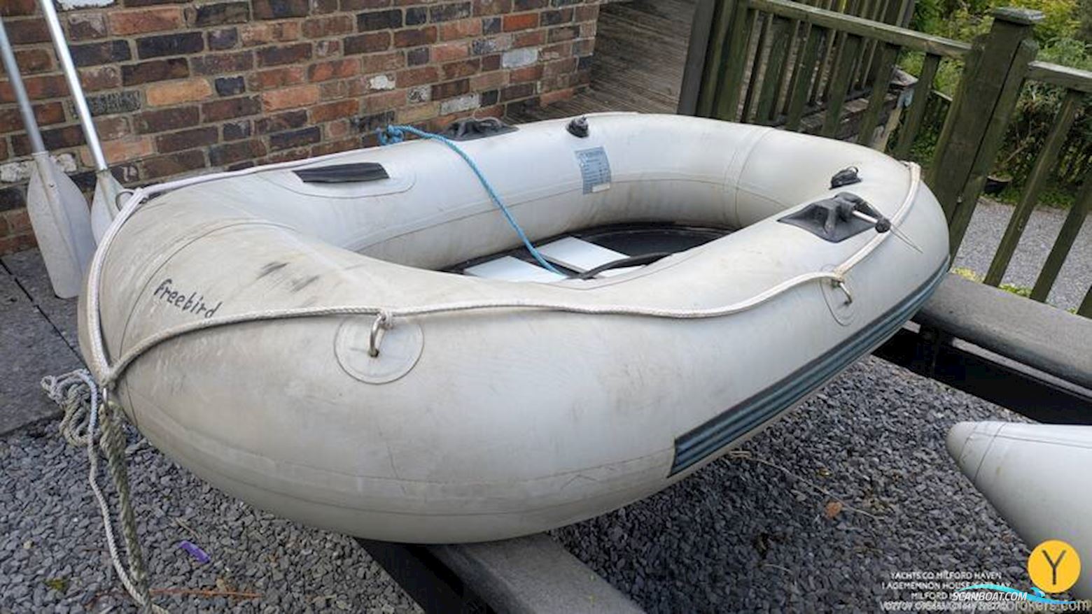 Bayliner Trophy Walkaround 2102