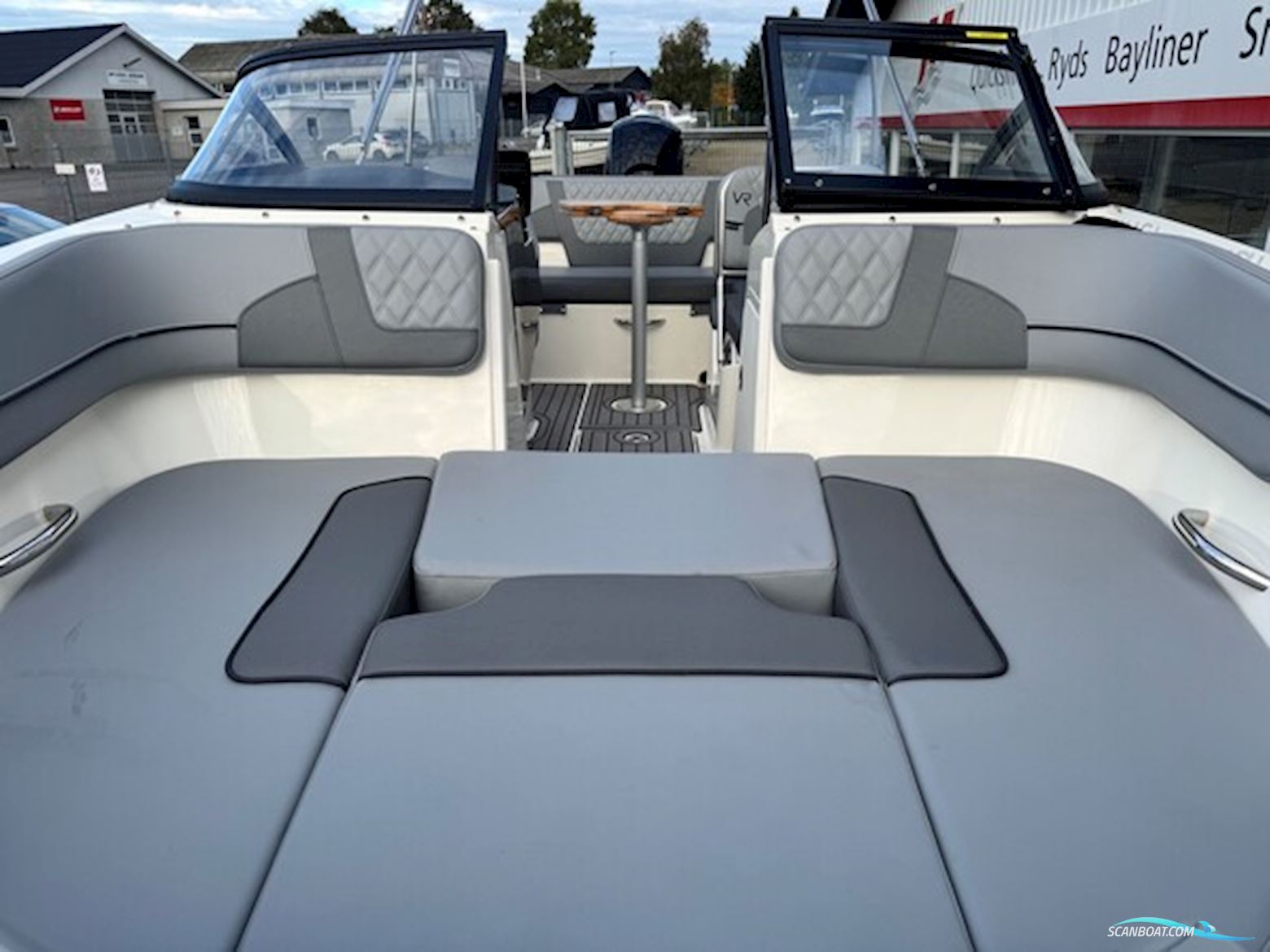 Bayliner VR5 Bowrider Med 150 hk Mercury-Efi 3,0L XL - Udstyr