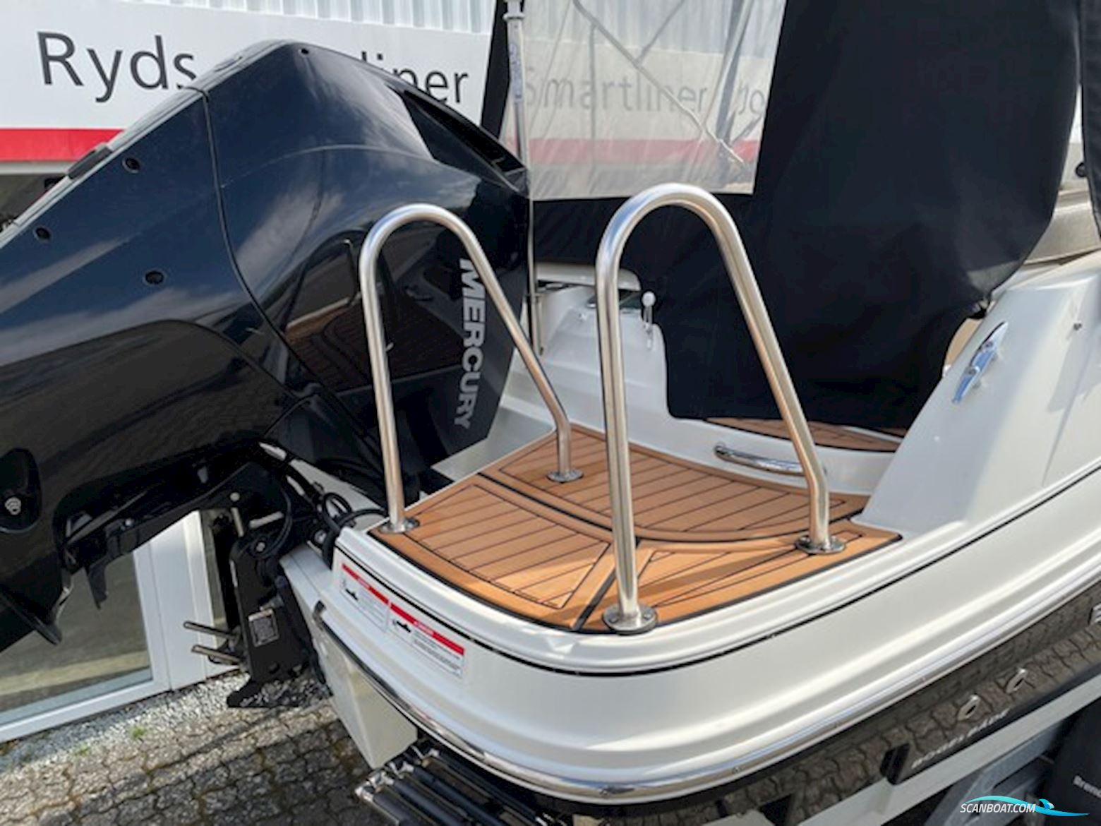 Bayliner VR5 Cuddy Med F225 Mercury V6 og 2500 kg Brenderup Trailer.