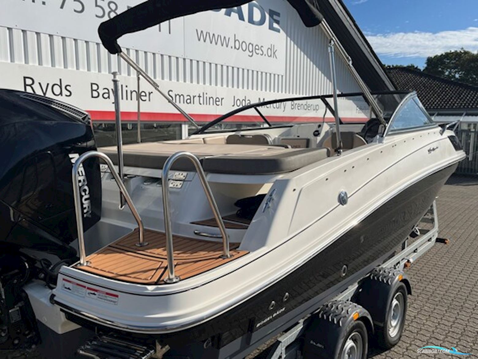 Bayliner VR5 Cuddy med Mercury  F225 V6 og 2500 kg Brenderup trailer.