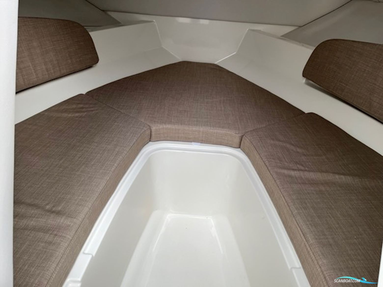 Bayliner VR5 Cuddy med Mercury F200 XL-EFI DS V6 - inkl. udstyr - TILBUD