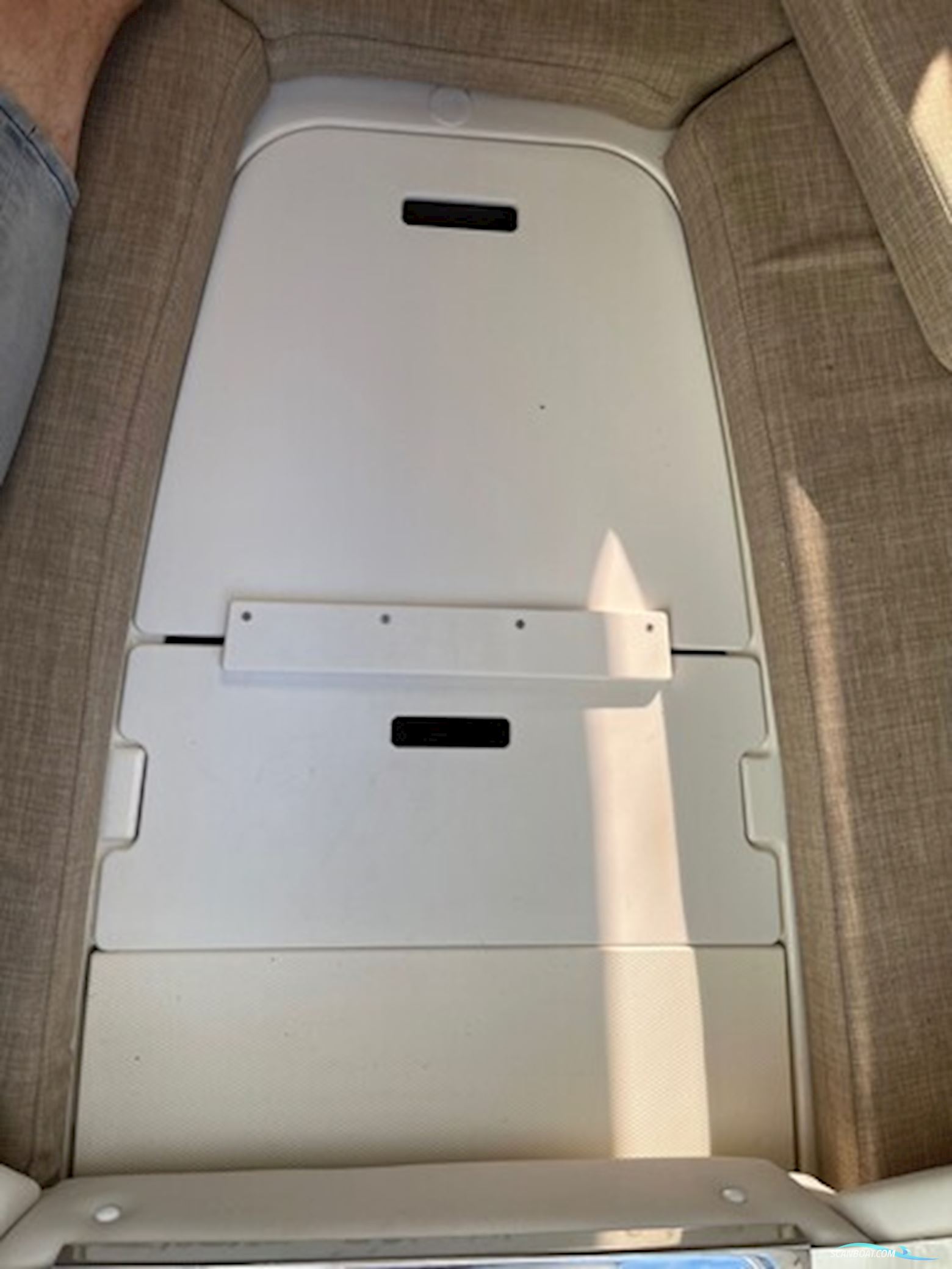 Bayliner VR5 Cuddy Med Mercury F225 V6 og 2500 kg Brenderup Trailer.