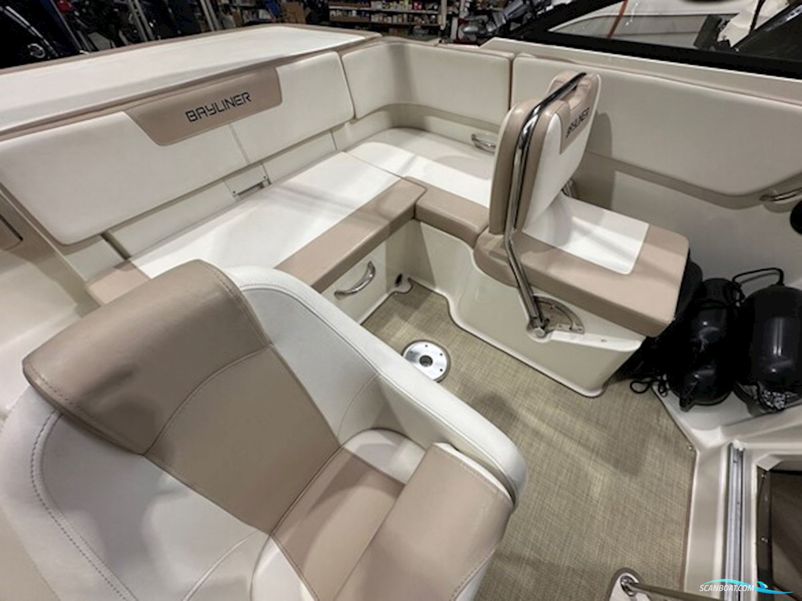 Bayliner VR5 Cuddy – Mercury 150 hk – 2018