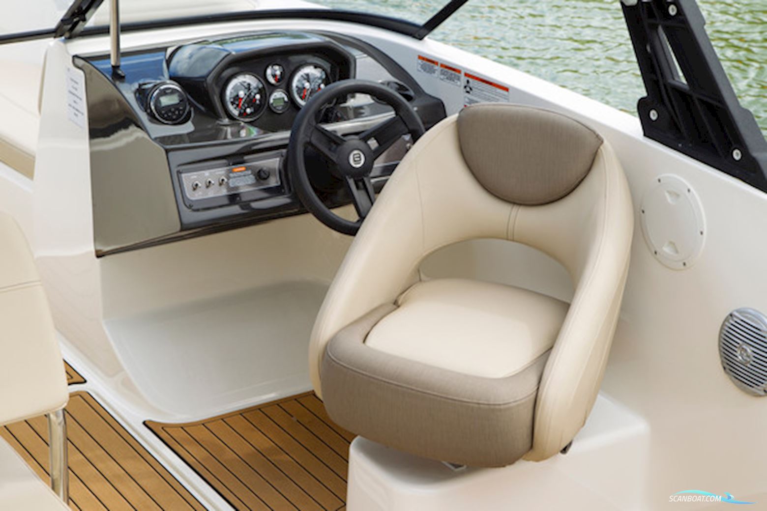 Bayliner VR5 med MerCruiser sterndrive