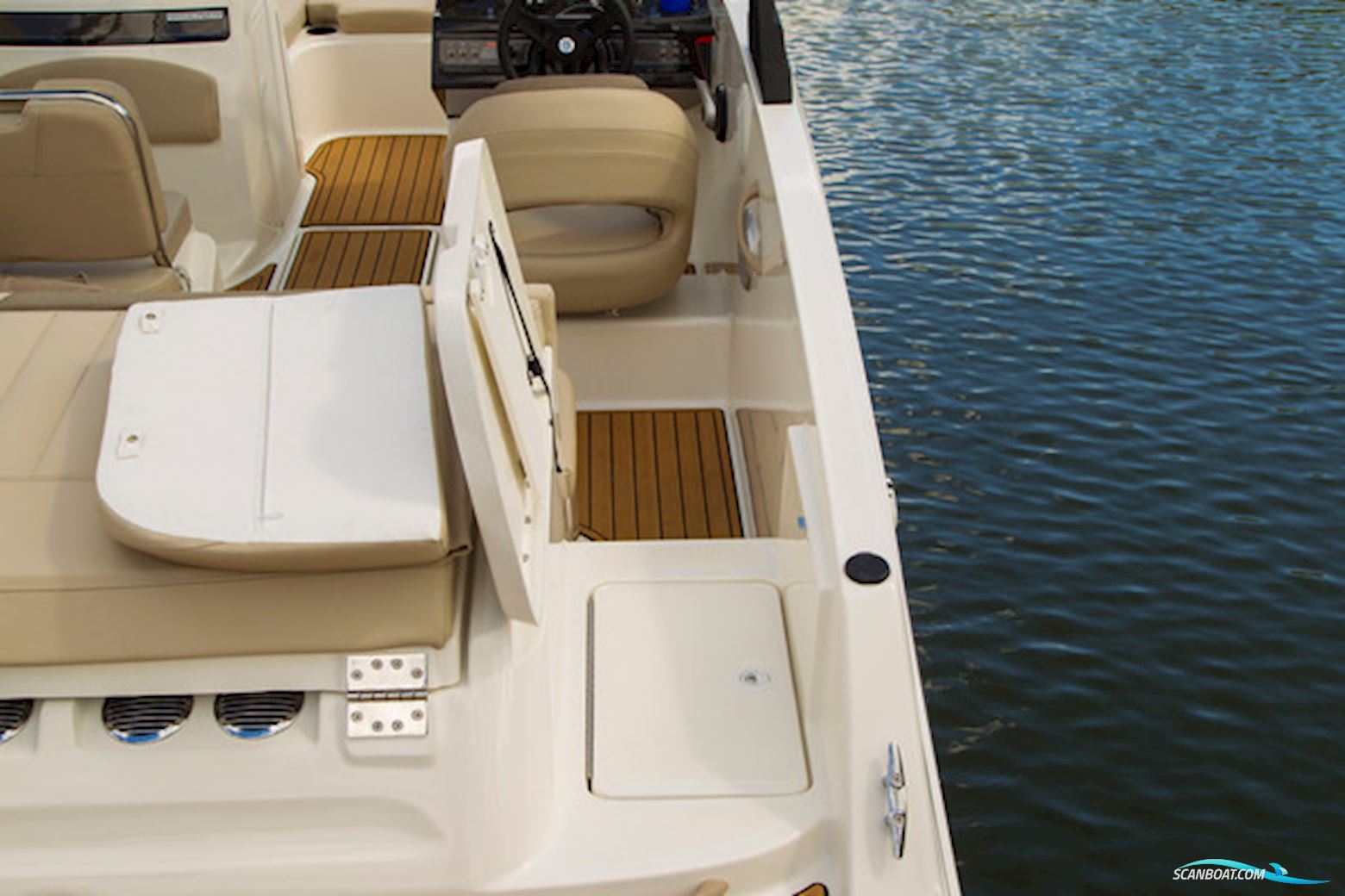 Bayliner VR5 med MerCruiser sterndrive