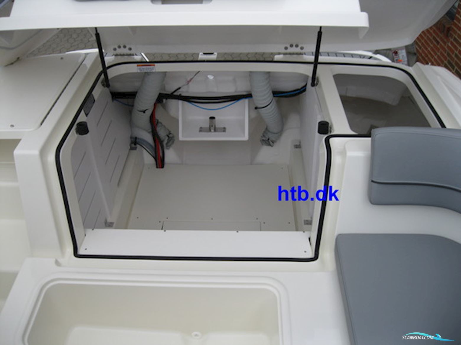 Bayliner VR5 OB Cuddy m/Mercury F150 hk Racing XL DS V6, Hvid - Solgt !