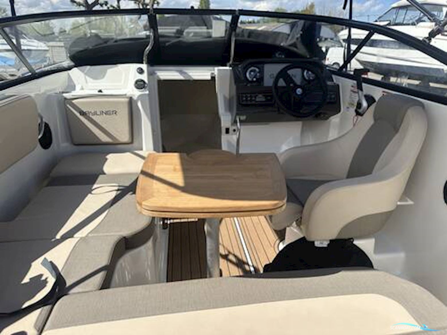 Bayliner VR5