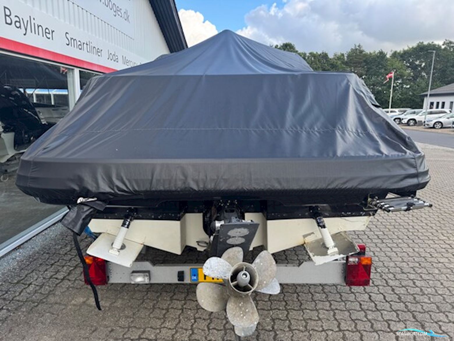 Bayliner VR6 Cuddy Med 300 hk Mercruiser-Efi V8 6,2L og 2700 kg Variant Bådtrailer