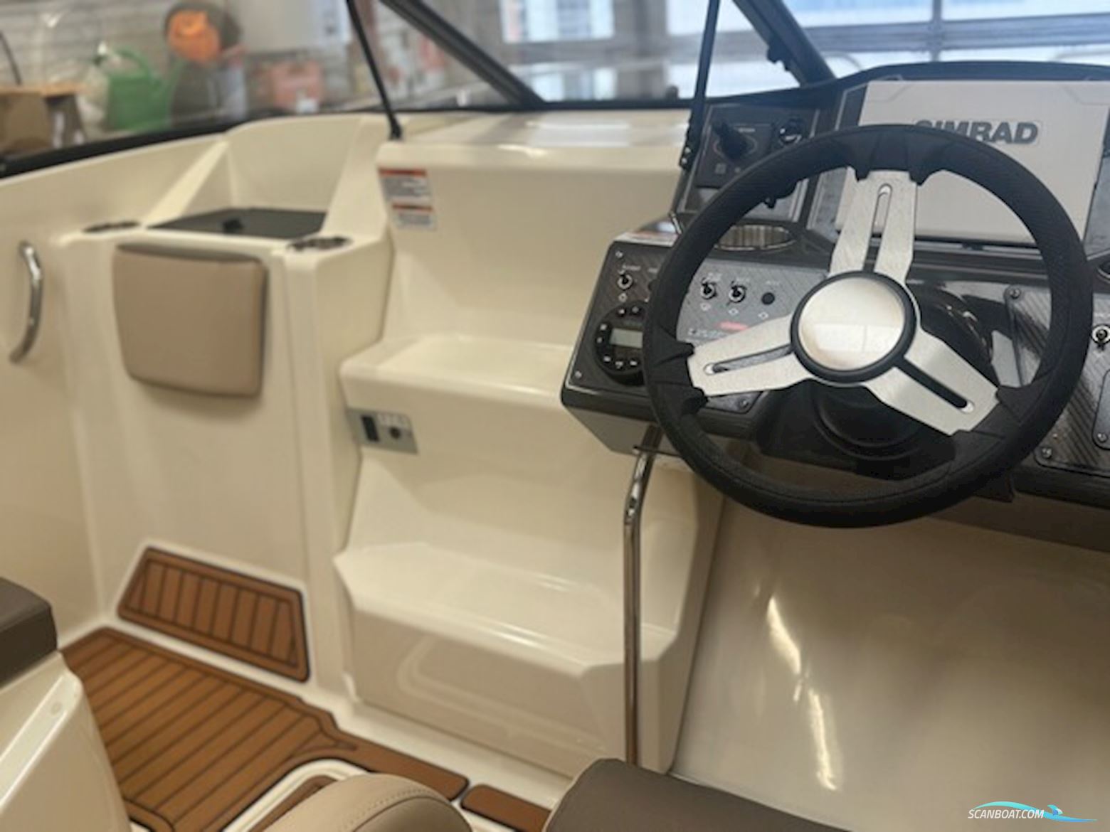 Bayliner VR6 Cuddy Med 300 hk Mercruiser-Efi V8 6,2L og 2700 kg Variant Bådtrailer