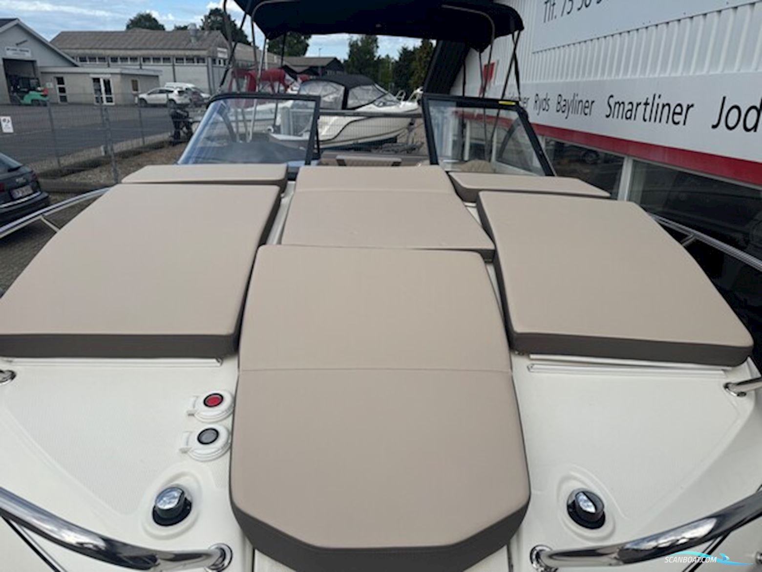 Bayliner VR6 Cuddy Med 300 hk Mercruiser-Efi V8 6,2L og 2700 kg Variant Bådtrailer