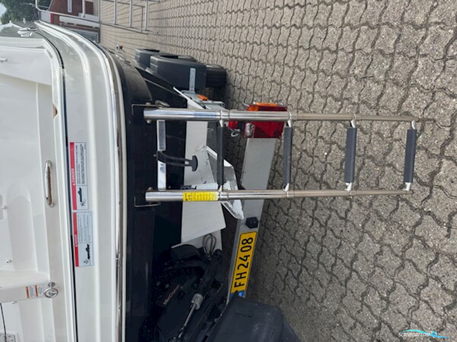 Bayliner VR6 Cuddy Med 300 hk Mercruiser-Efi V8 6,2L og 2700 kg Variant Bådtrailer