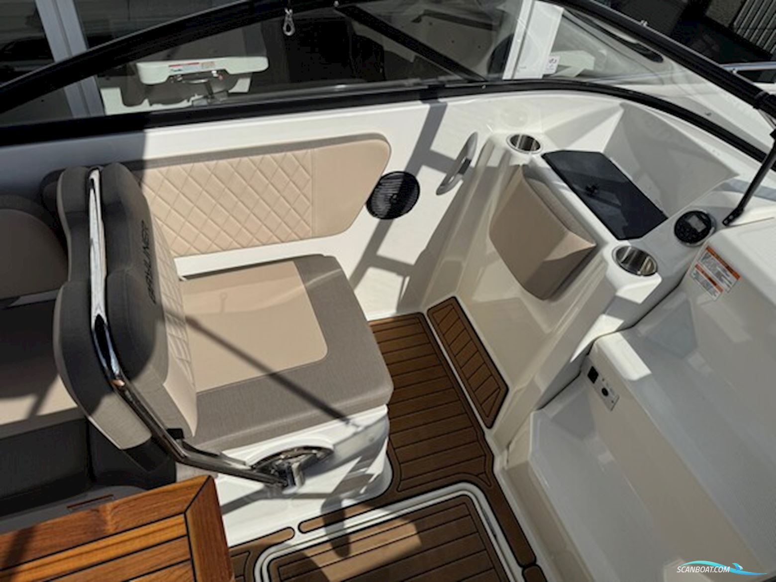 Bayliner VR6 Cuddy med F200 Mercury-EFI 4 takt DS XL V6 3,4L - Anvisningssalg.