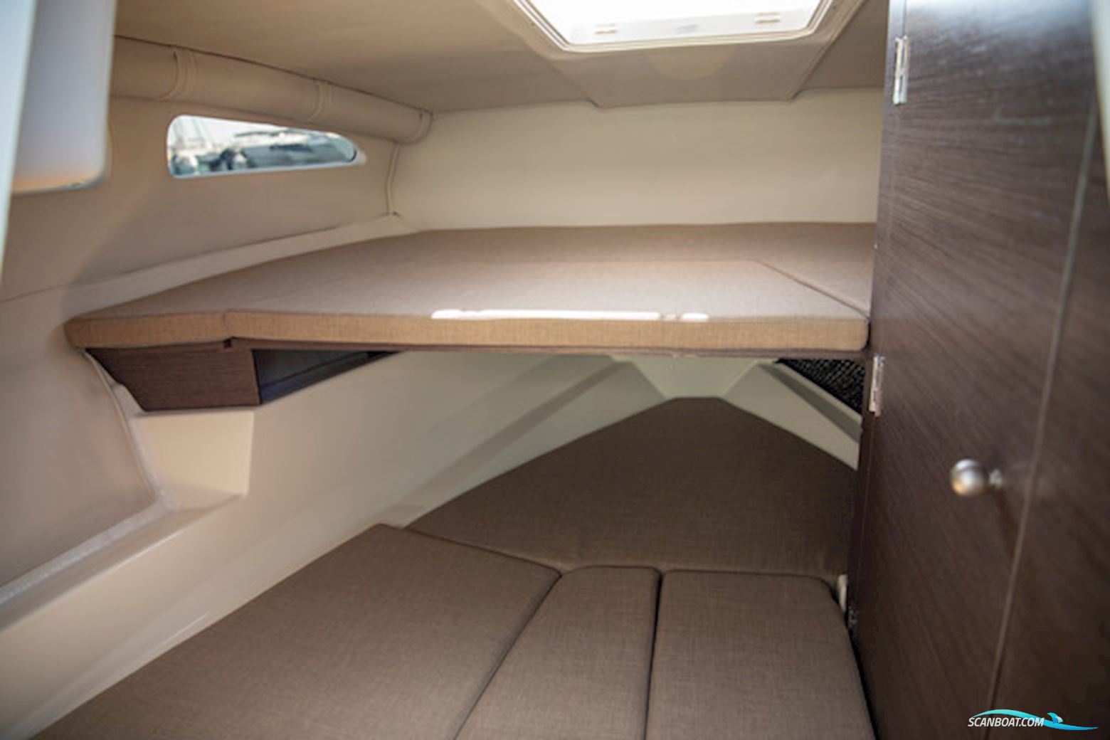 Bayliner VR6 Cuddy med MerCruiser sterndrive