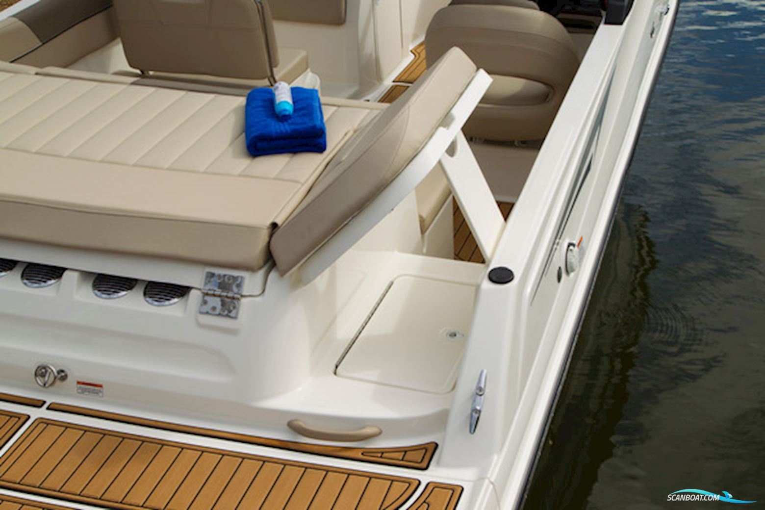 Bayliner VR6 med MerCruiser sterndrive