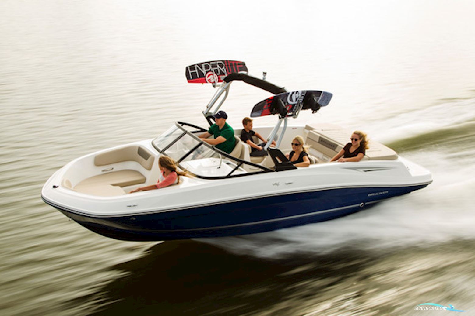 Bayliner VR6 med MerCruiser sterndrive