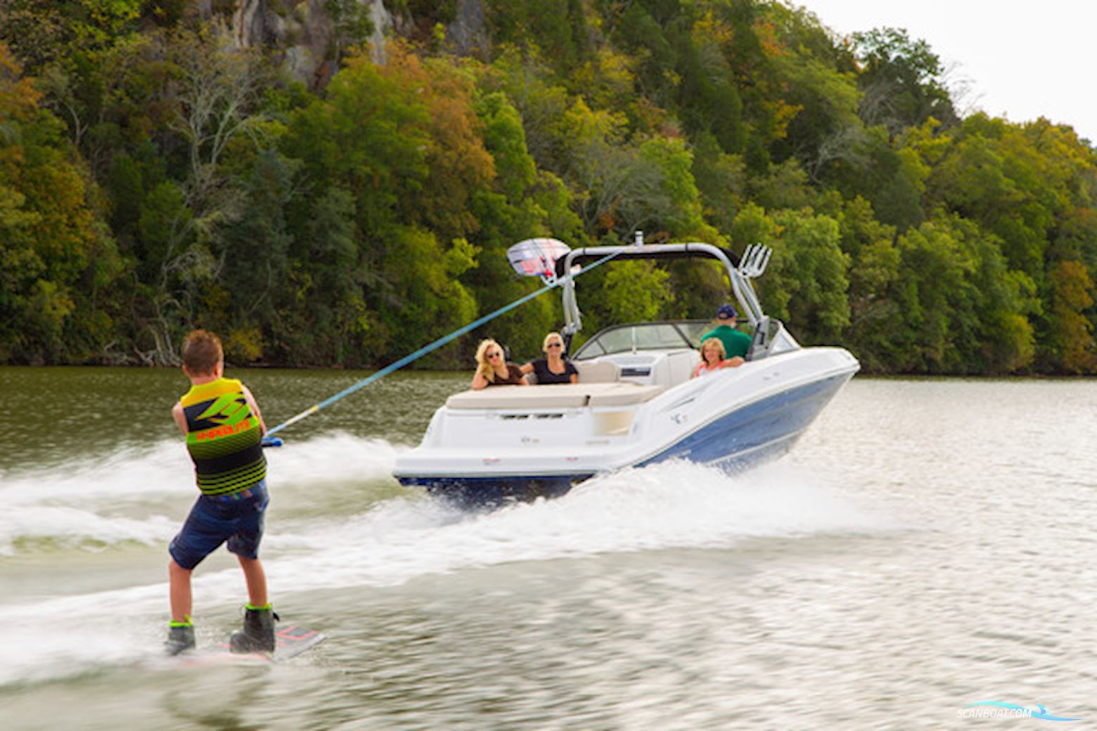Bayliner VR6 med MerCruiser sterndrive