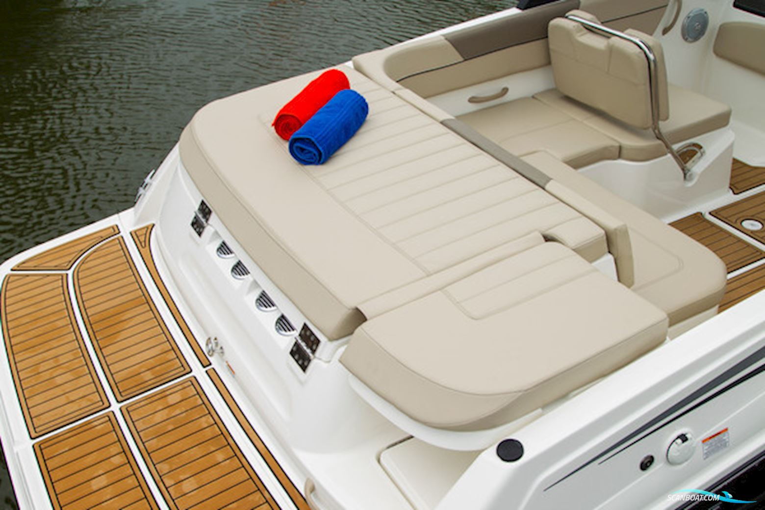 Bayliner VR6 med MerCruiser sterndrive