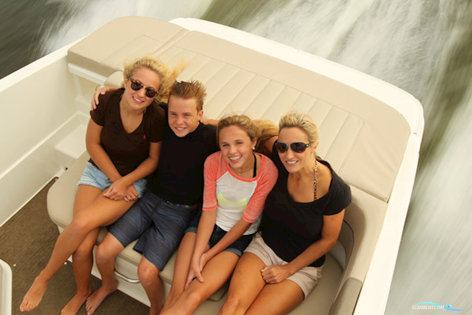 Bayliner VR6 med MerCruiser sterndrive