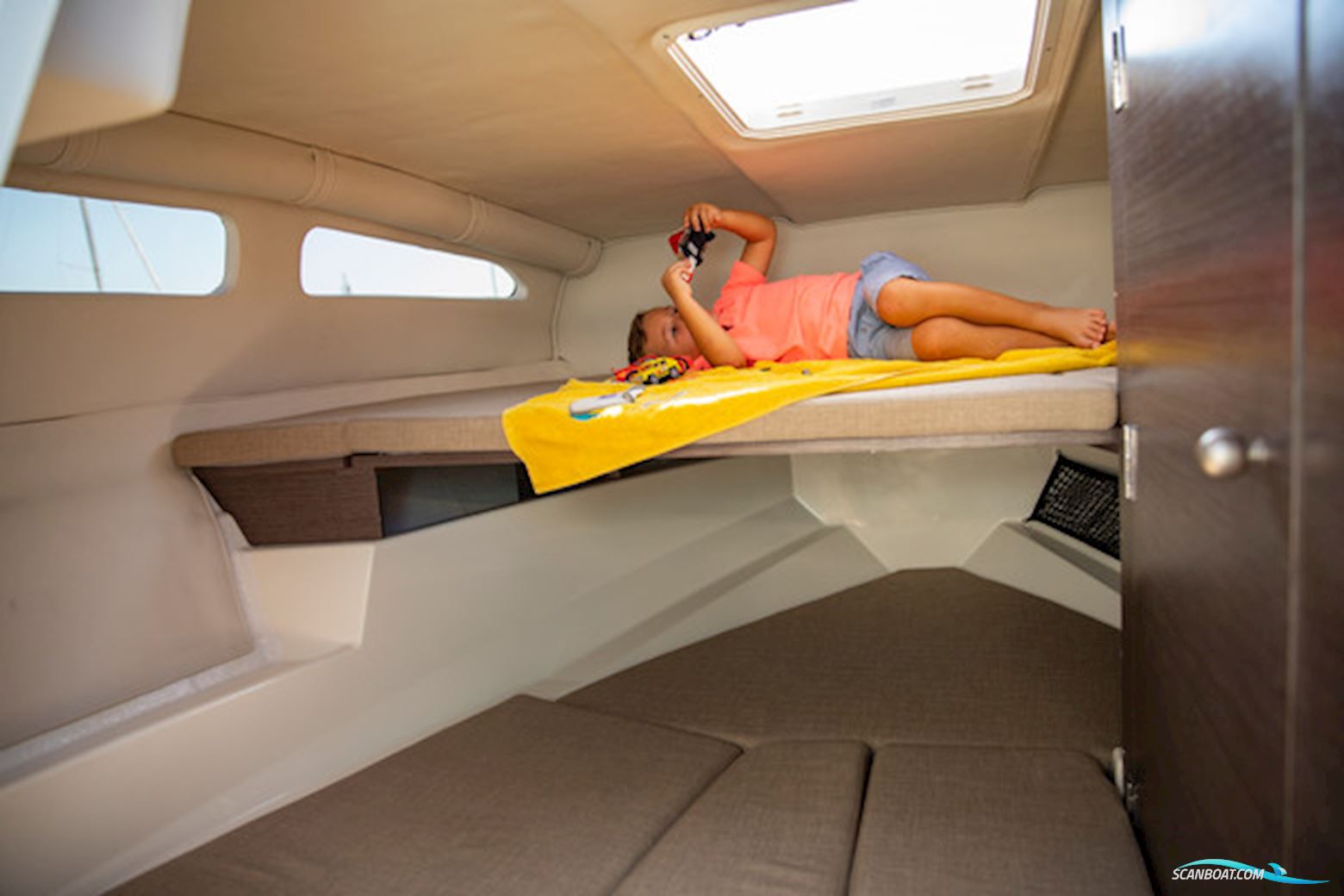 Bayliner VR6 OB Cuddy