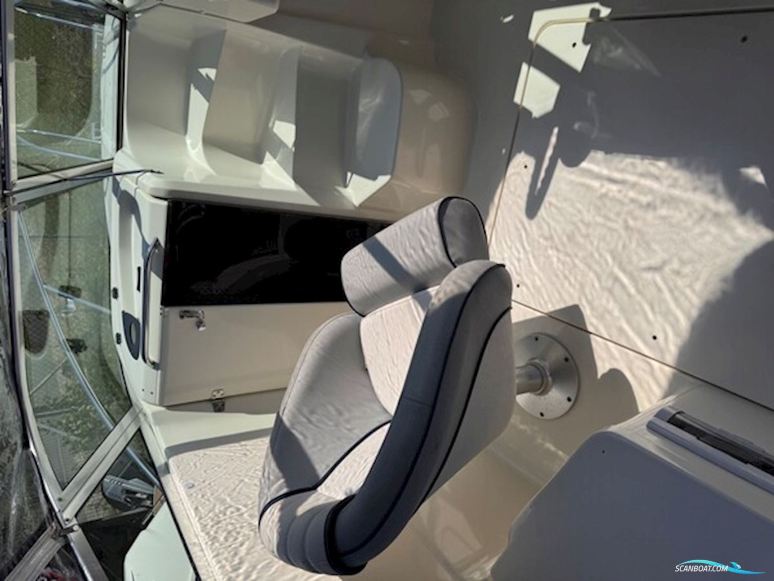 Bella 620 DC – 2005 Med Mercury 115 HK Efi – 2018 • Super Velholdt Kvalitets-Dagcruiser