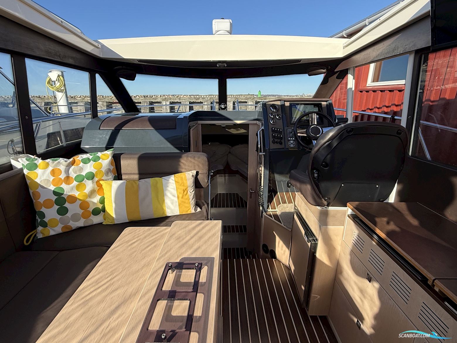 Bella 9000 Utroligt Rummelig Familiebåd