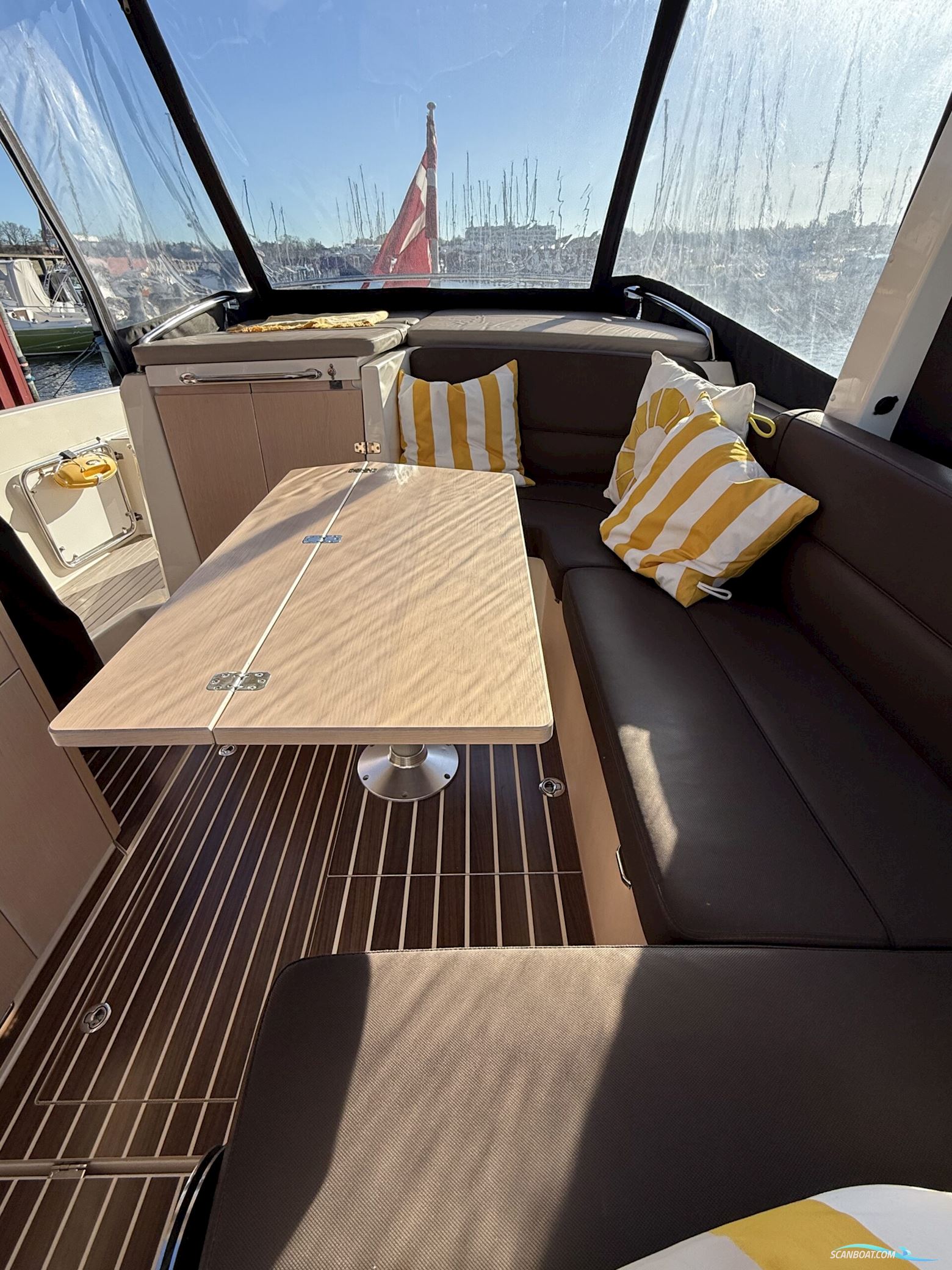 Bella 9000 Utroligt Rummelig Familiebåd