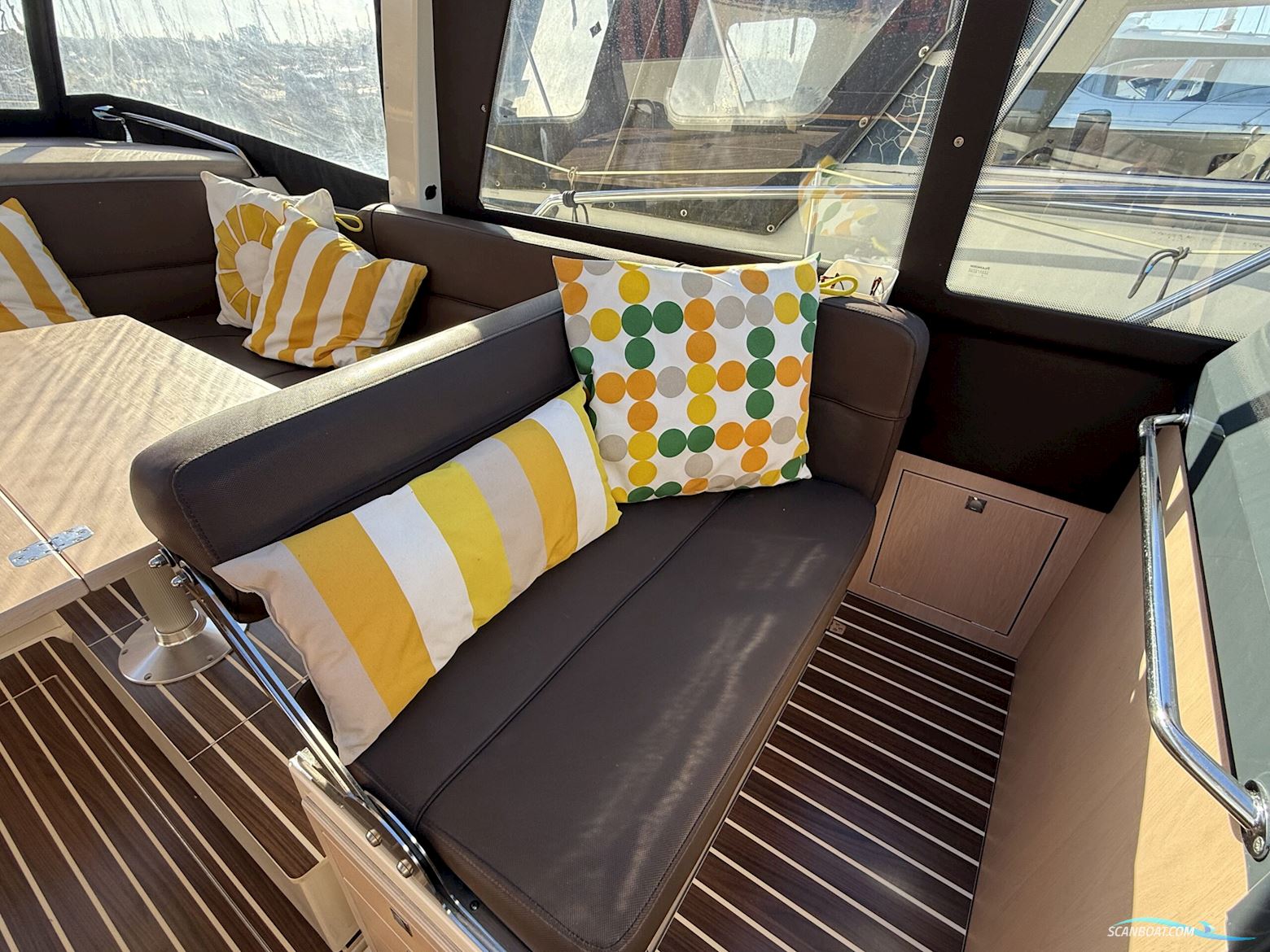 Bella 9000 Utroligt Rummelig Familiebåd