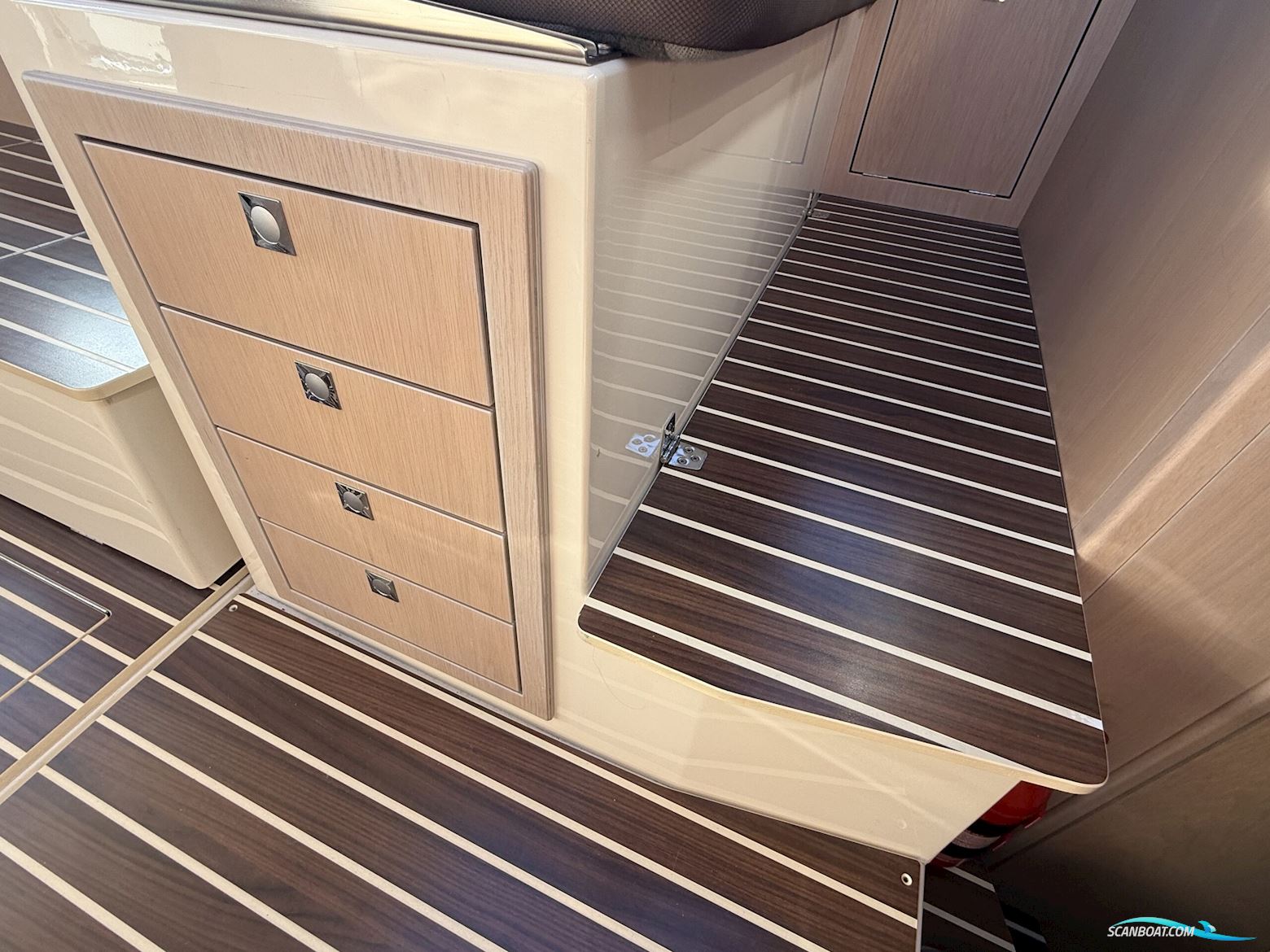 Bella 9000 Utroligt Rummelig Familiebåd