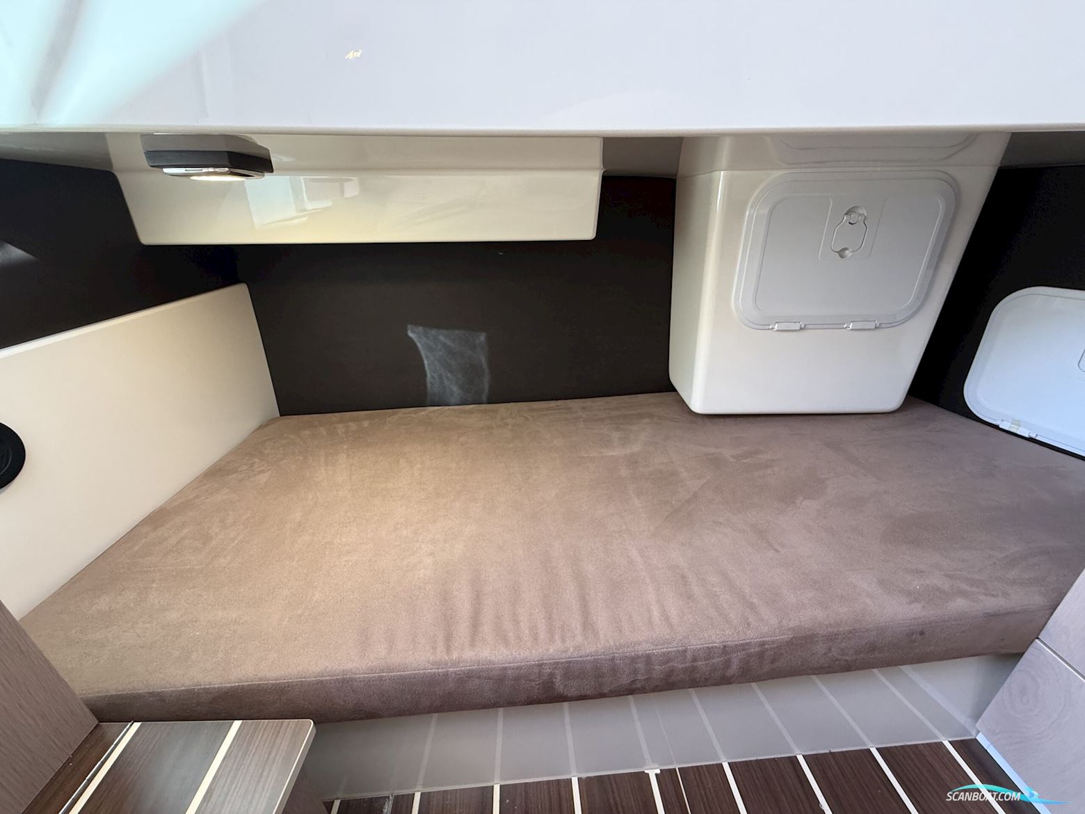 Bella 9000 Utroligt Rummelig Familiebåd